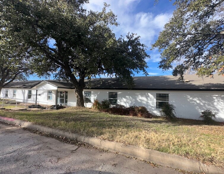 Primary Photo Of 1405 W Storey St, San Saba Skilled Nursing Facility For Sale