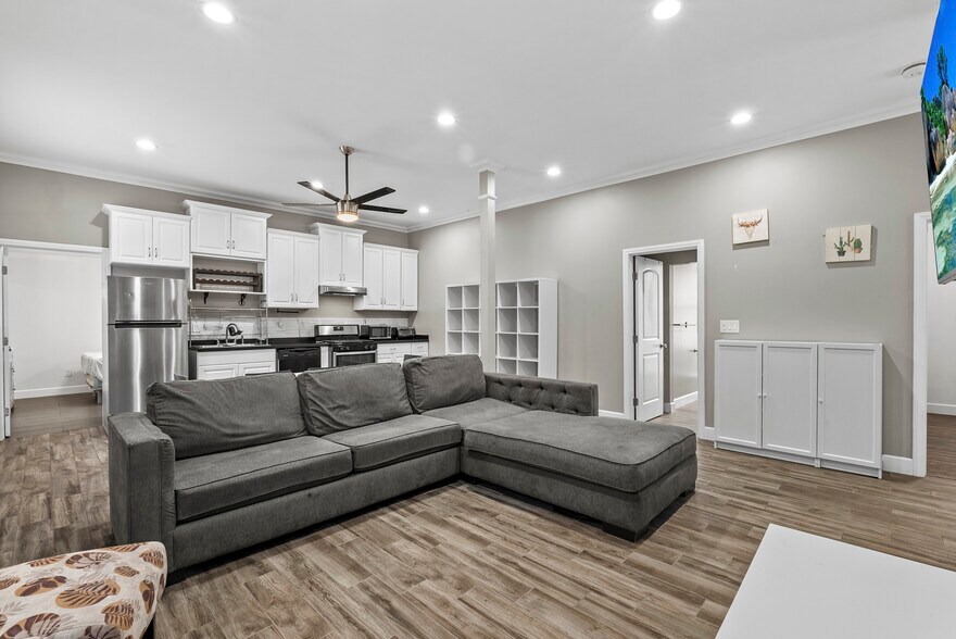 More Photos Of 1955 Bonsallo Ave, Los Angeles Apartments For Sale