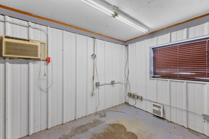 More Photos Of 403 Maple St, Overbrook Industrial For Sale