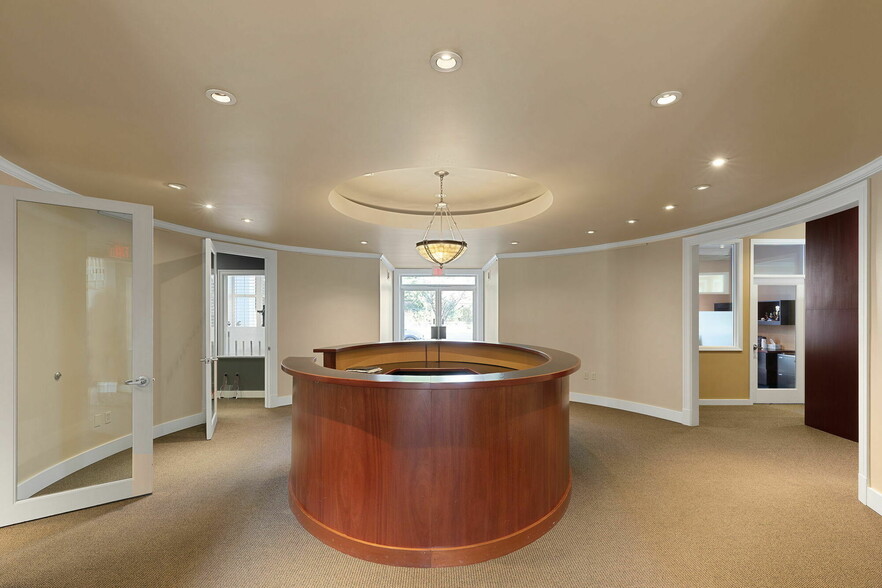 More Photos Of 600 A Ave, Lake Oswego Office For Lease