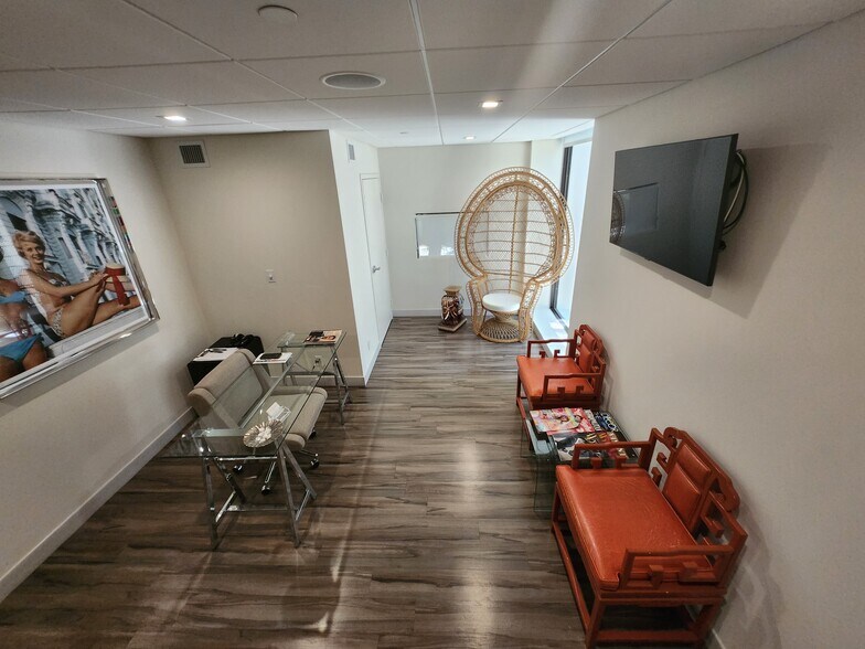 More Photos Of 251 Royal Palm Way, Palm Beach Office For Lease