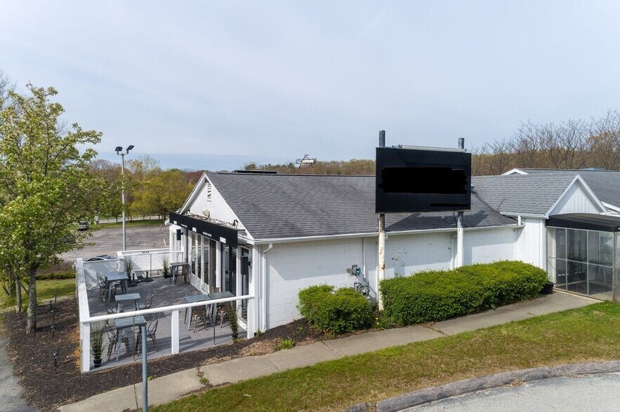 Primary Photo Of 33 Kings Hwy, Groton Restaurant For Sale