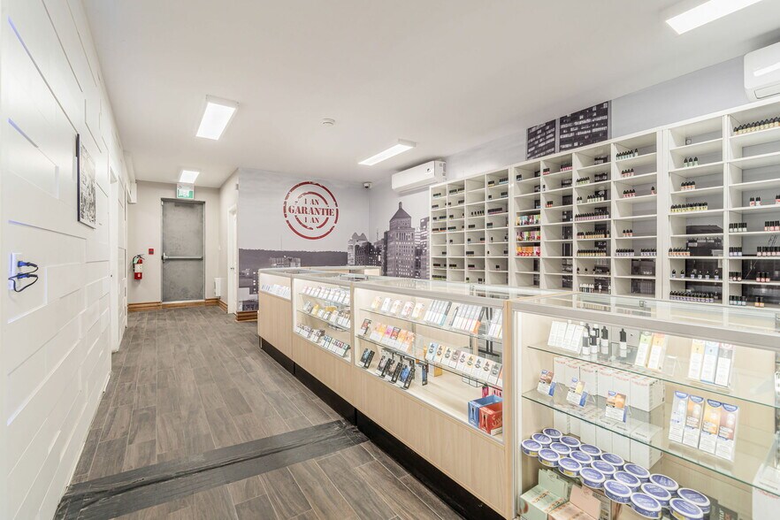 More Photos Of 6092-6120 Ch De La Côte-Des-Neiges, Montréal Storefront Retail Office For Lease