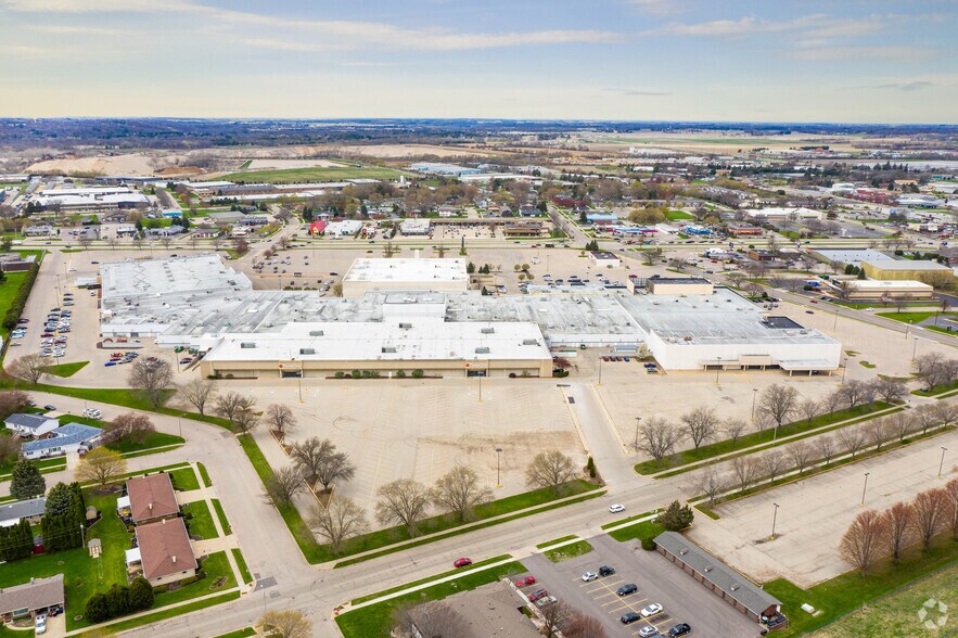 More Photos Of 2500 Milton Ave, Janesville Unknown For Lease