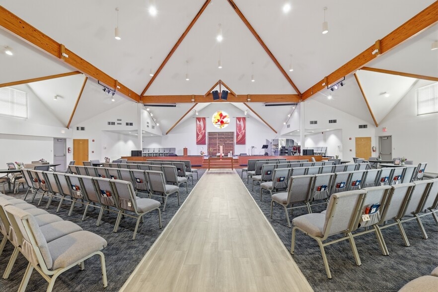 More Photos Of 2045 SE Green Oaks Blvd, Arlington Religious Facility For Sale