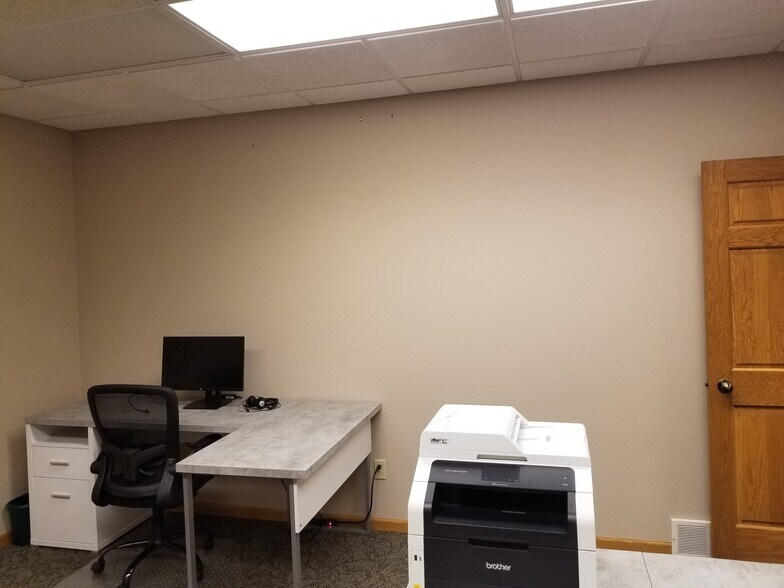 More Photos Of 1345A North Rd, Green Bay Medical For Lease
