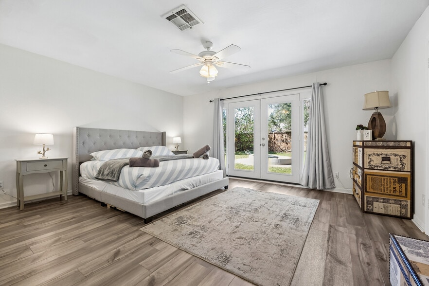 More Photos Of 5474 Imogene St, Houston Specialty For Sale