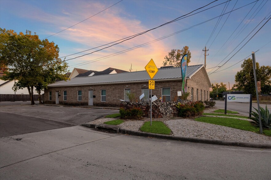 More Photos Of 6212 N Main St, Houston Office For Sale