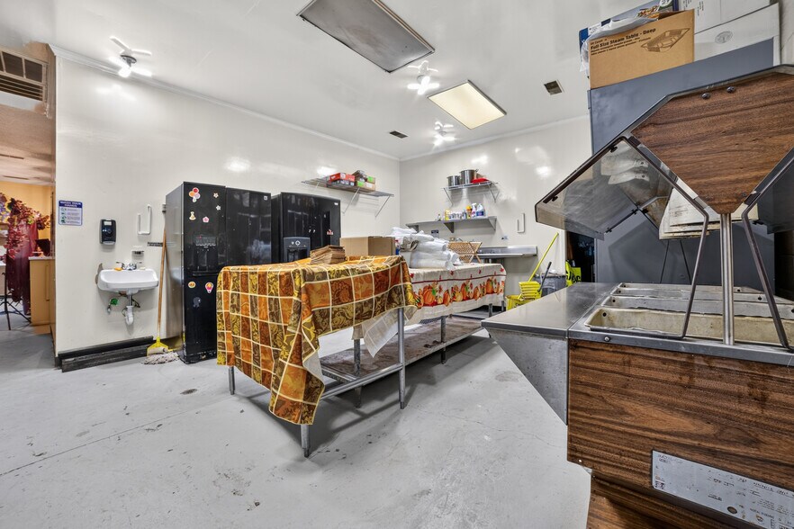 More Photos Of 1030 Dry Branch Rd, Hopkins General Retail For Sale