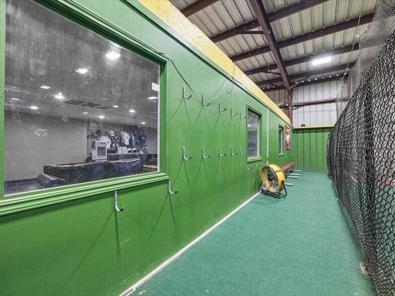 More Photos Of 505 County Line Rd, Rockwall Flex For Sale