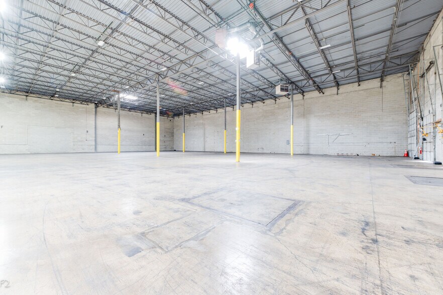 More Photos Of 2501-2575 Allan Dr, Elk Grove Village Warehouse For Lease