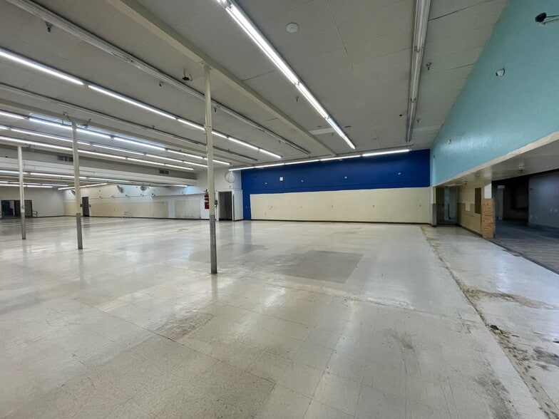 More Photos Of 7663-7667 Broadway, Lemon Grove Supermarket For Sale