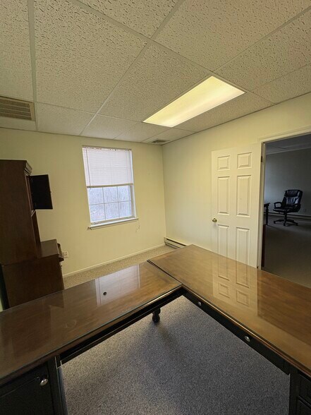 More Photos Of 1-8 Manor Dr, Hampton Medical For Lease
