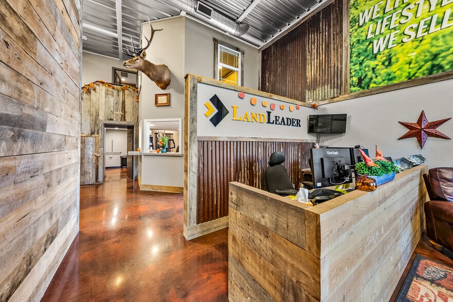 More Photos Of 3811 Crater Lake Hwy, Medford Warehouse For Sale