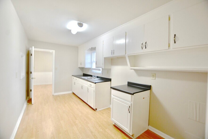 More Photos Of 1752 Jessamine Rd, Charleston Coworking Space