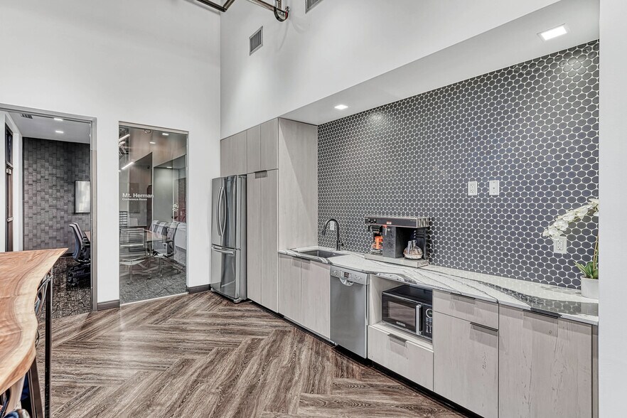 More Photos Of 1915 Democracy Pt, Colorado Springs Loft Creative Space For Lease