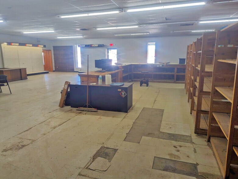 More Photos Of 5788 US-90 Hwy, Theodore Showroom For Lease