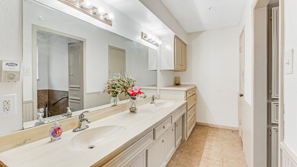 More Photos Of 5807 Old Lodge Dr, Houston Assisted Living For Sale