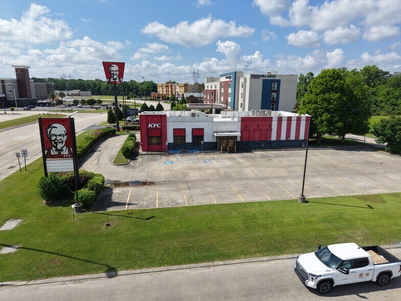 More Photos Of 2703 S Cabela Pky, Gonzales Fast Food For Lease