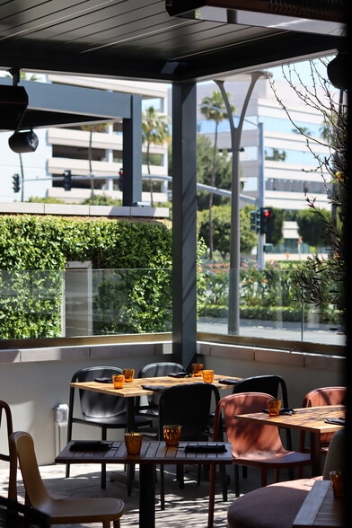 More Photos Of 2000 Main St, Irvine Restaurant For Lease