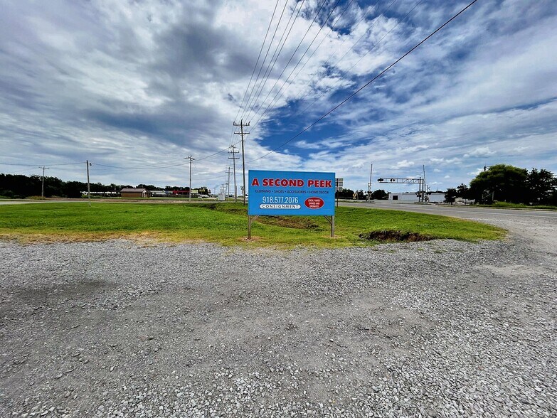 More Photos Of 120 W Peak Blvd, Muskogee Freestanding For Sale