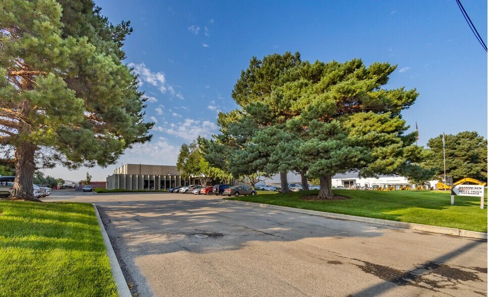 More Photos Of 1257 W Amity Rd, Boise Warehouse For Sale