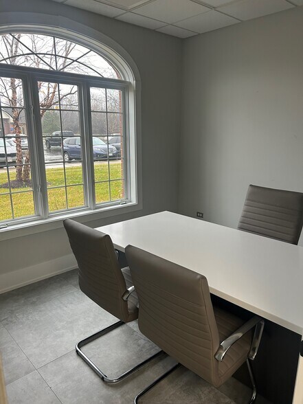 More Photos Of 1870 W Winchester Rd, Libertyville Office For Sale