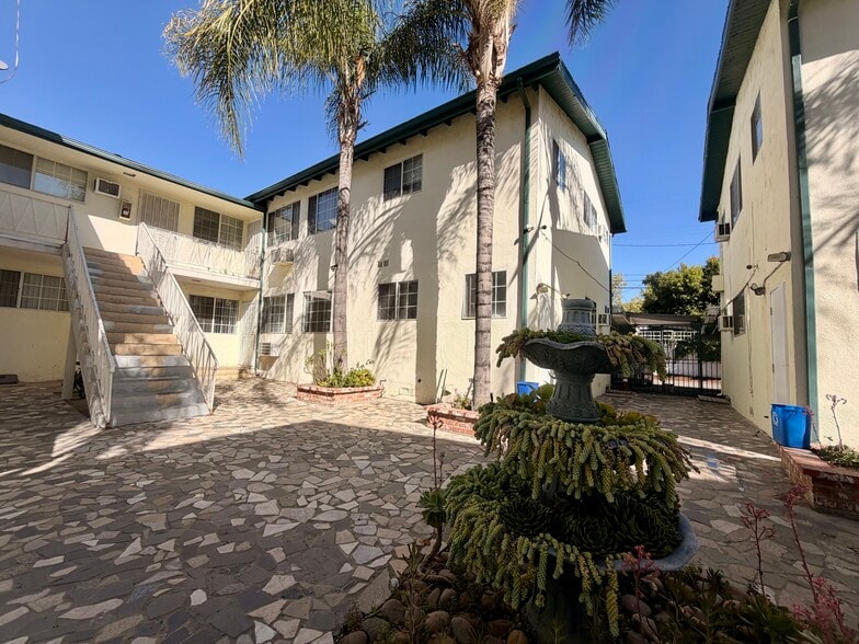 More Photos Of 4824-4832 Hazeltine Ave, Sherman Oaks Apartments For Sale