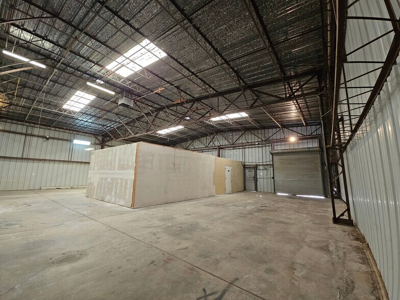 More Photos Of 3829 Rising Sun Rd, Bullhead City Distribution For Lease