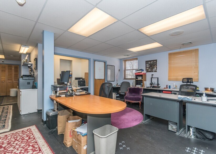More Photos Of 25-29 Spring St, Waltham Office For Sale