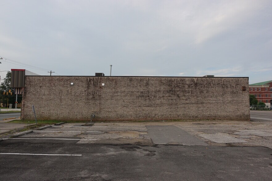 More Photos Of 1510-1518 Purdue Dr, Fayetteville Storefront Retail Office For Lease