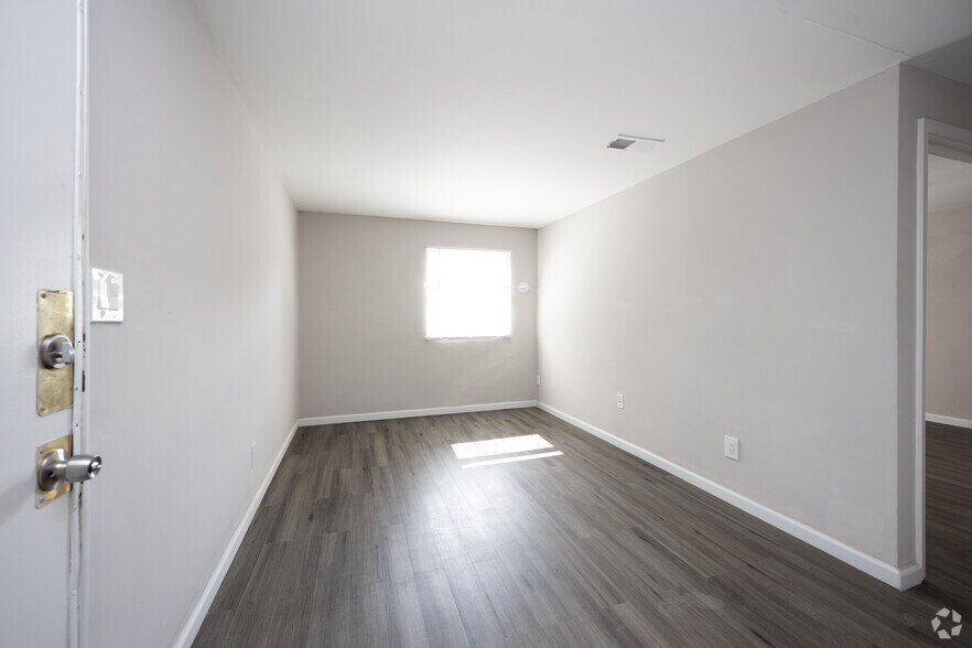 More Photos Of 20 Griffin St, Atlanta Multifamily For Sale