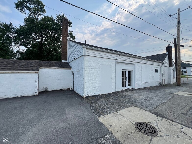 More Photos Of 5201 S Madison Ave, Indianapolis Freestanding For Sale