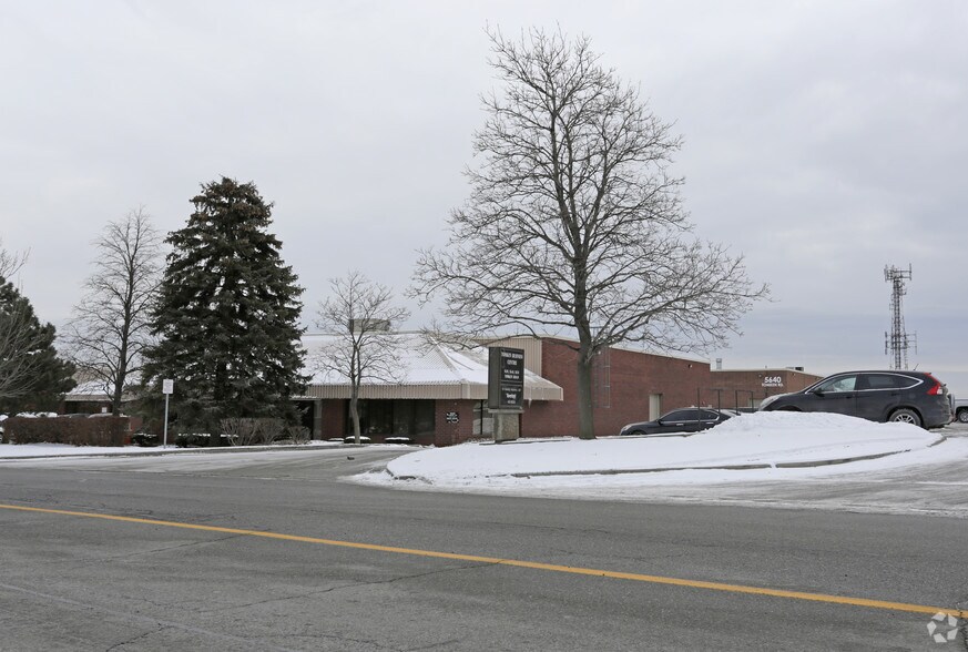 More Photos Of 5650 Tomken Rd, Mississauga Flex For Lease