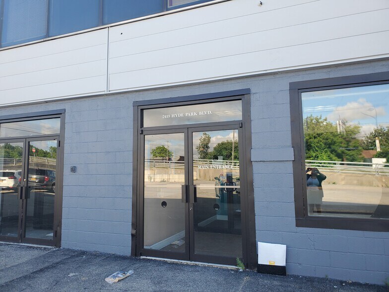 More Photos Of 2425 Hyde Park Blvd, Niagara Falls Freestanding For Lease