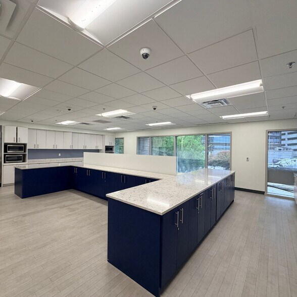 More Photos Of 230 N Elm St, Greensboro Office For Lease