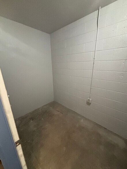 More Photos Of 3025 Delta Dr, Colorado Springs Service For Lease