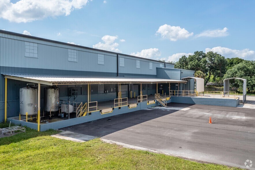 More Photos Of 851 E Maple St, Winter Garden Manufacturing For Lease