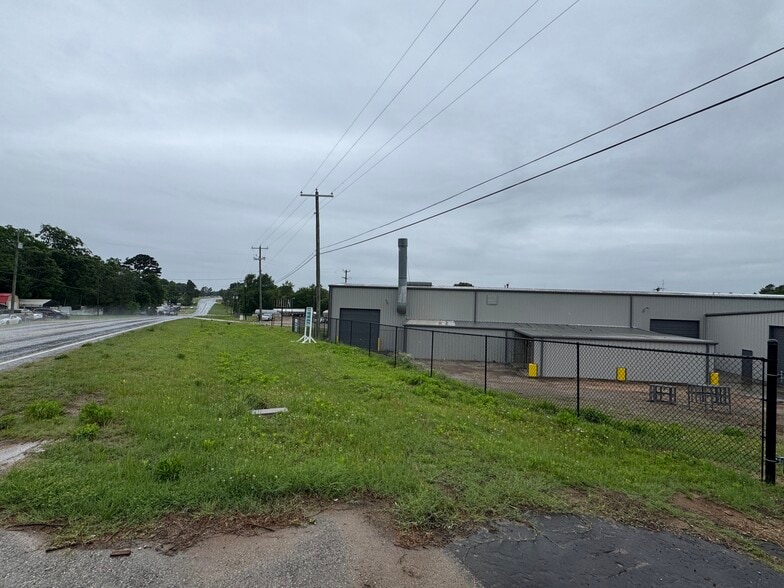 More Photos Of 6031 Fm 2767, Tyler Warehouse For Lease