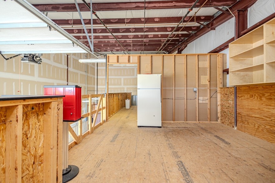 More Photos Of 1200 SW Brookside Cir, Grimes Warehouse For Lease
