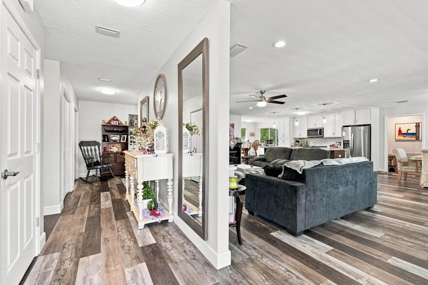 More Photos Of 7602 Kenya St, Jacksonville Specialty For Sale