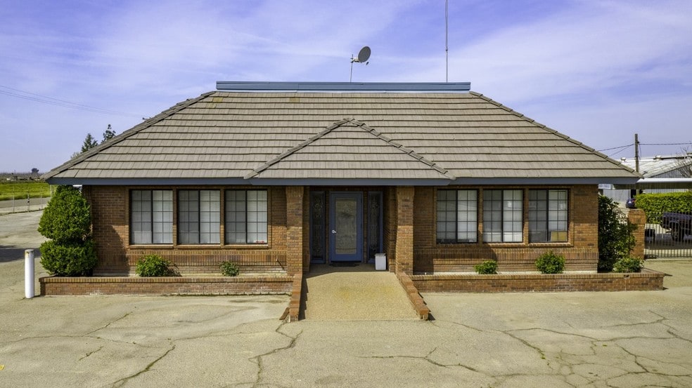 More Photos Of 8008 W Shields Ave, Fresno Food Processing For Sale