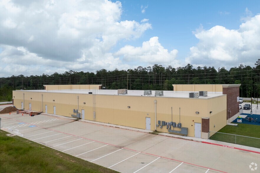 More Photos Of 18934 E Industrial Pky, New Caney Storefront For Lease