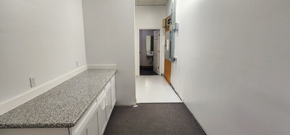 More Photos Of 207 W Pine St, Ponchatoula Freestanding For Lease