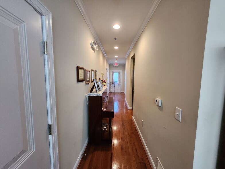 More Photos Of 1901 Pennview Rd, Havertown Flex For Sale