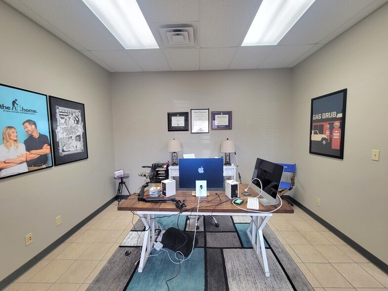 More Photos Of 1110 Arrowhead Ct, Crown Point Flex For Lease