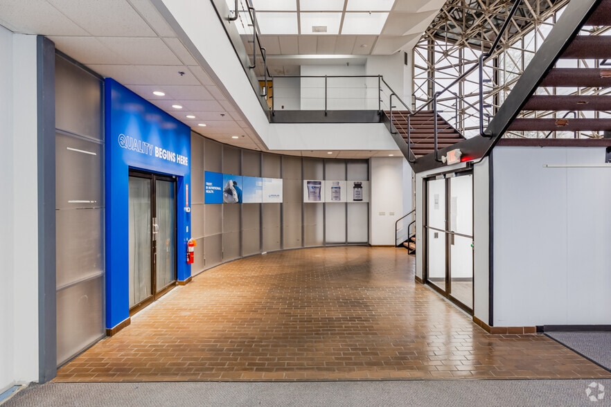 More Photos Of 112 Technology Dr, Pittsburgh Warehouse For Lease