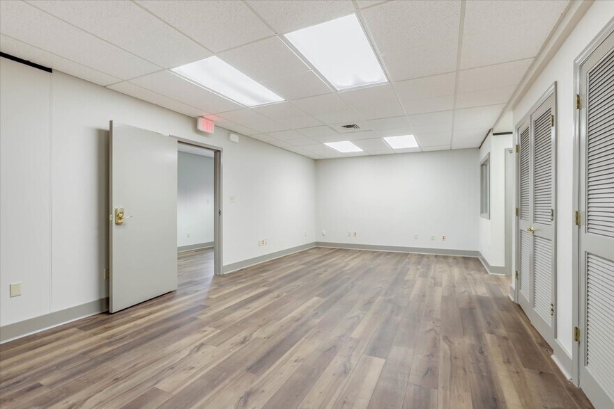 More Photos Of 1310 Thomasville Rd, Tallahassee Office For Sale