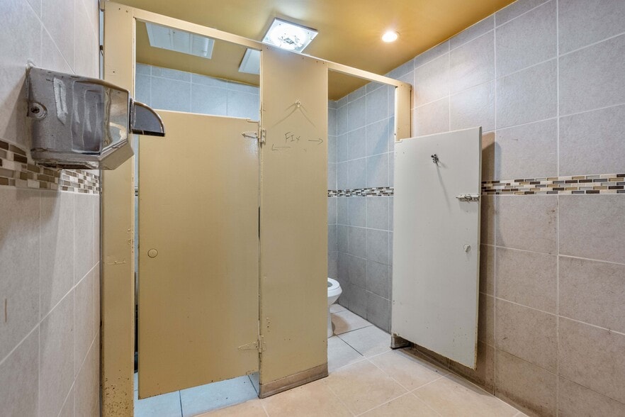 More Photos Of 492 Bay St, Staten Island Storefront Retail Residential For Lease