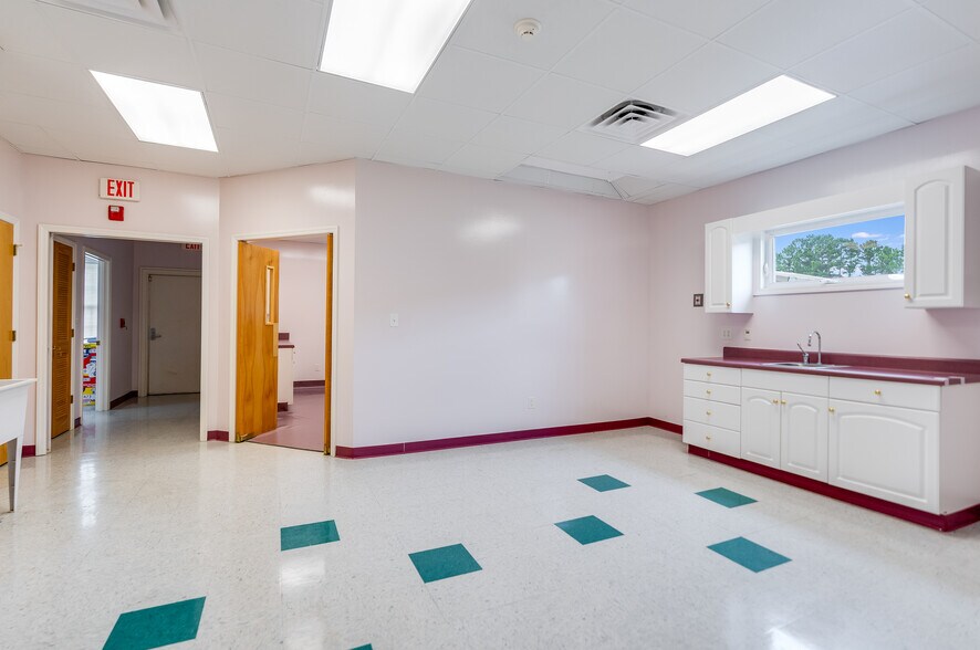 More Photos Of 43 Office Park Dr, Jacksonville Medical For Lease